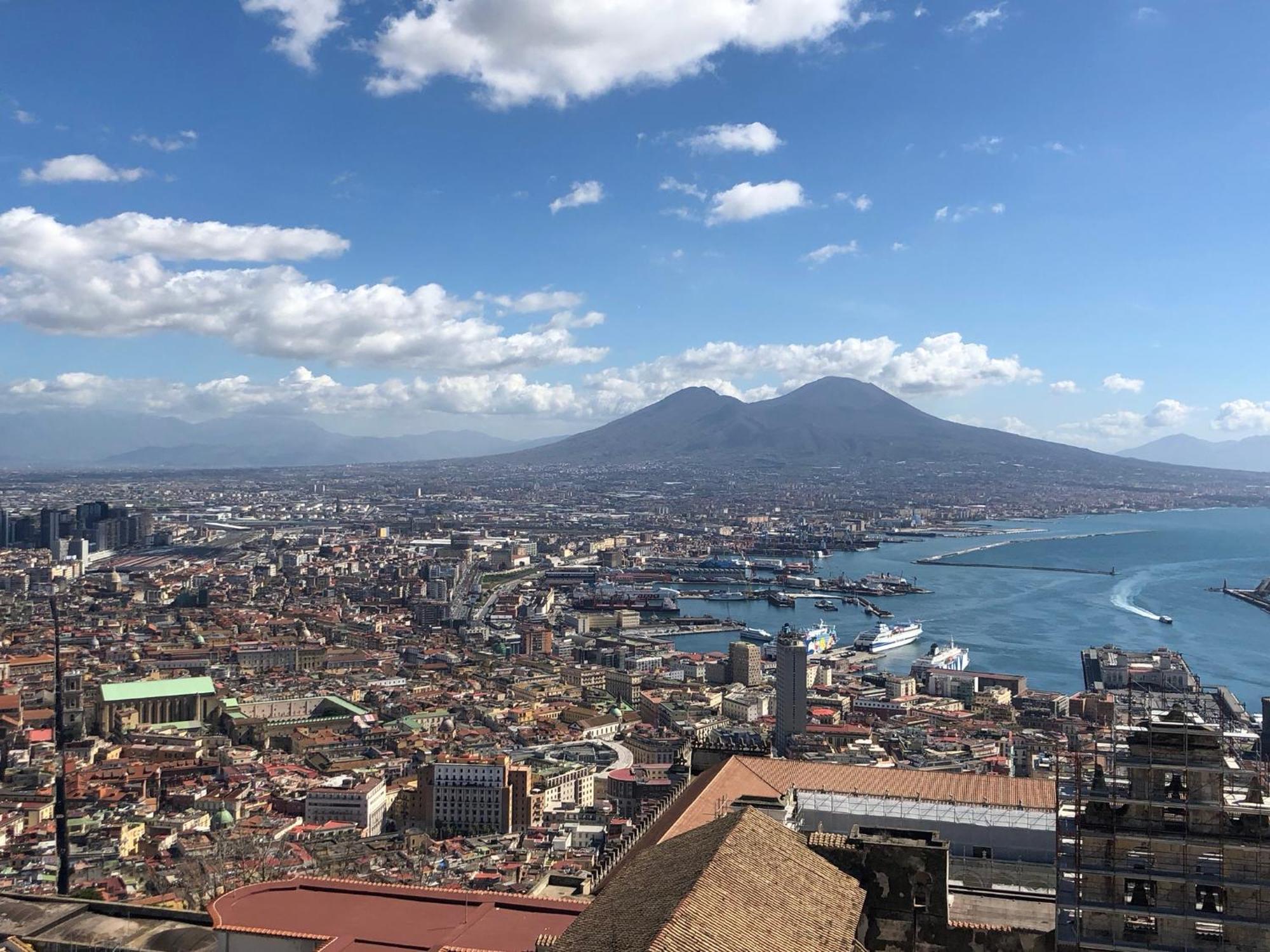 Toledostop Nápoly Kültér fotó View of the city of Naples
