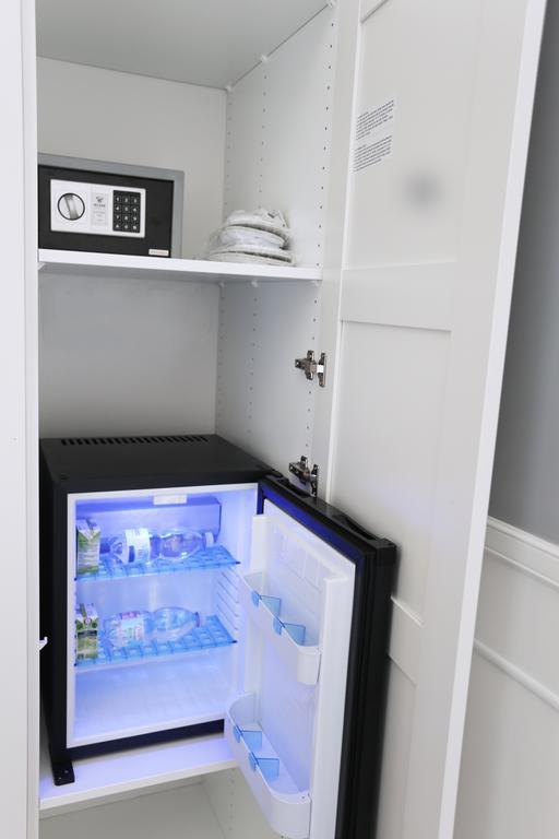 Toledostop Nápoly Kültér fotó A mini-refrigerator