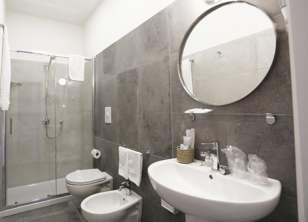 Toledostop Nápoly Kültér fotó Bathroom