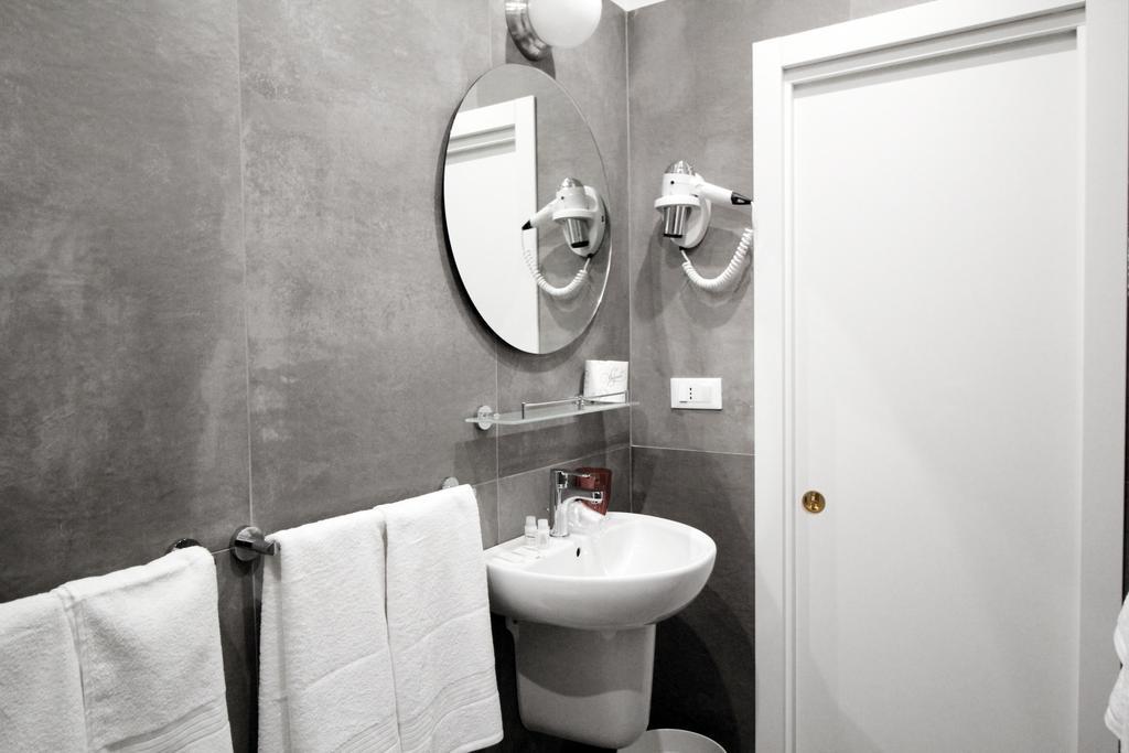 Toledostop Nápoly Kültér fotó Bathroom