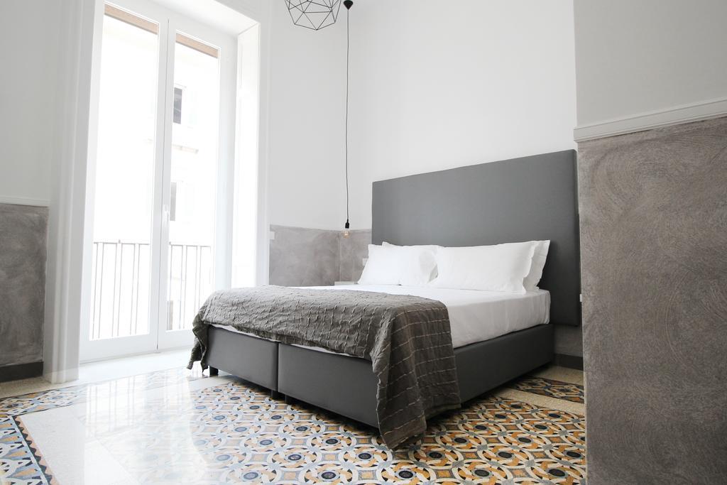 Toledostop Nápoly Kültér fotó A bedroom