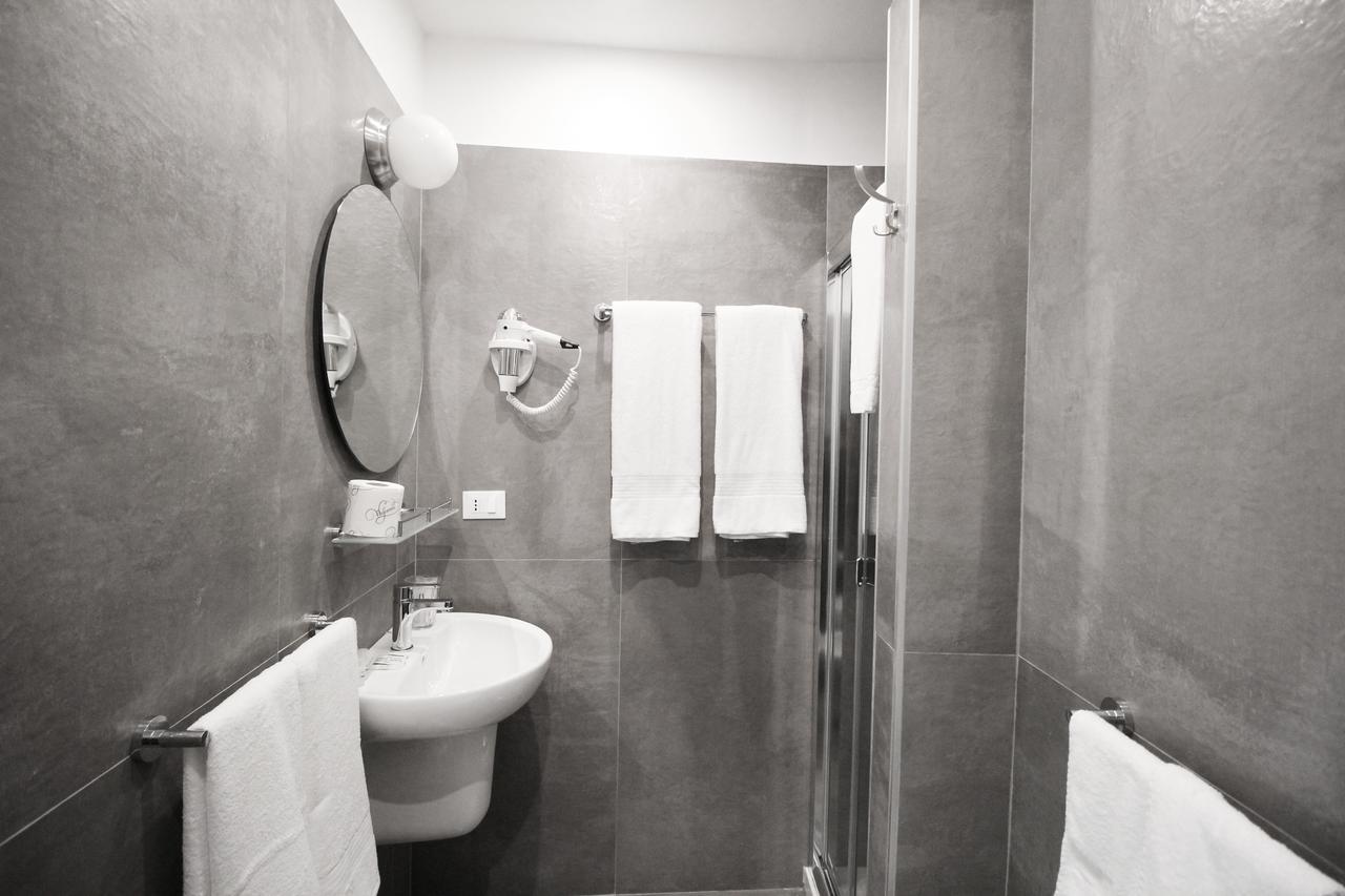 Toledostop Nápoly Kültér fotó Bathroom