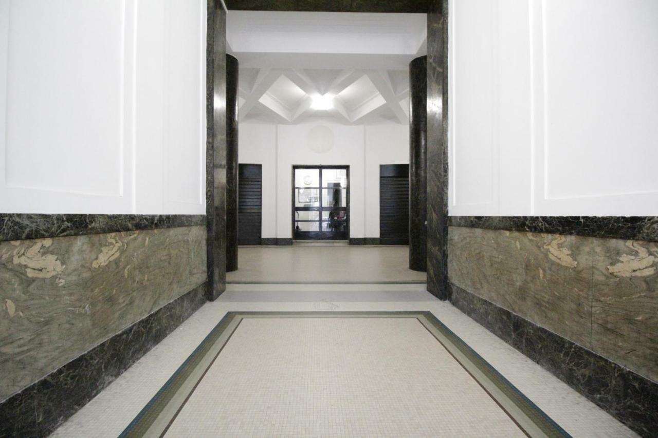 Toledostop Nápoly Kültér fotó Interior of the building