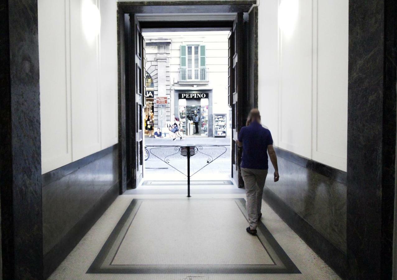 Toledostop Nápoly Kültér fotó The entrance to the gallery