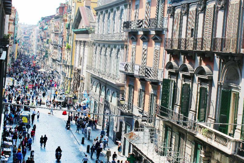 Toledostop Nápoly Kültér fotó Via Roma